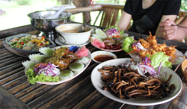 เห็ดเยอะ เห็ดสด ที่ฟาร์มเห็ดบูรพา