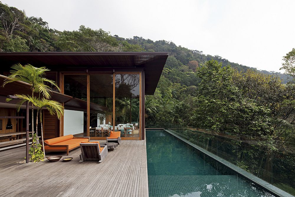 Grand-private-deck-and-lavish-pavillion-of-the-Brazilian-home-with-pool