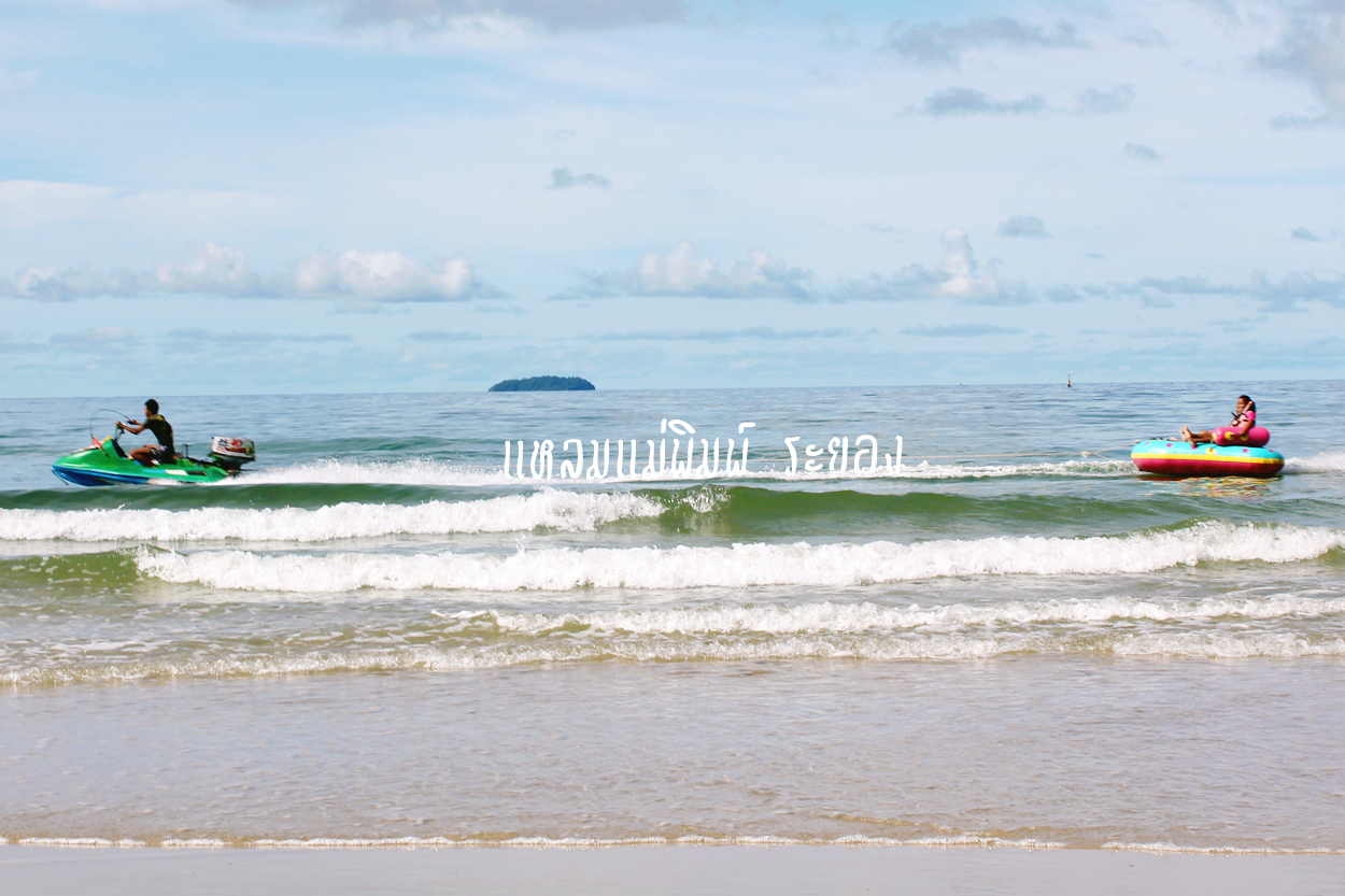 โอบฟ้า เหยียบทราย ผ่อนคลายแสนสบายที่หาดแหลมแม่พิมพ์