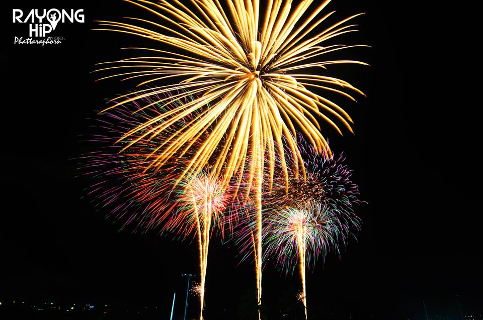 กระหึ่ม ตระการตา ทั่วน่านฟ้า กับงาน Pattaya International Fireworks Festival 2015