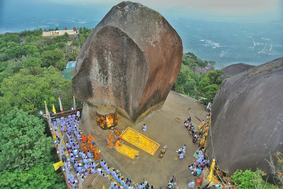 “ประเพณีนมัสการรอยพระบาทพลวง” เขาคิชฌกูฏ จ.จันทบุรี ประจำปี 2560