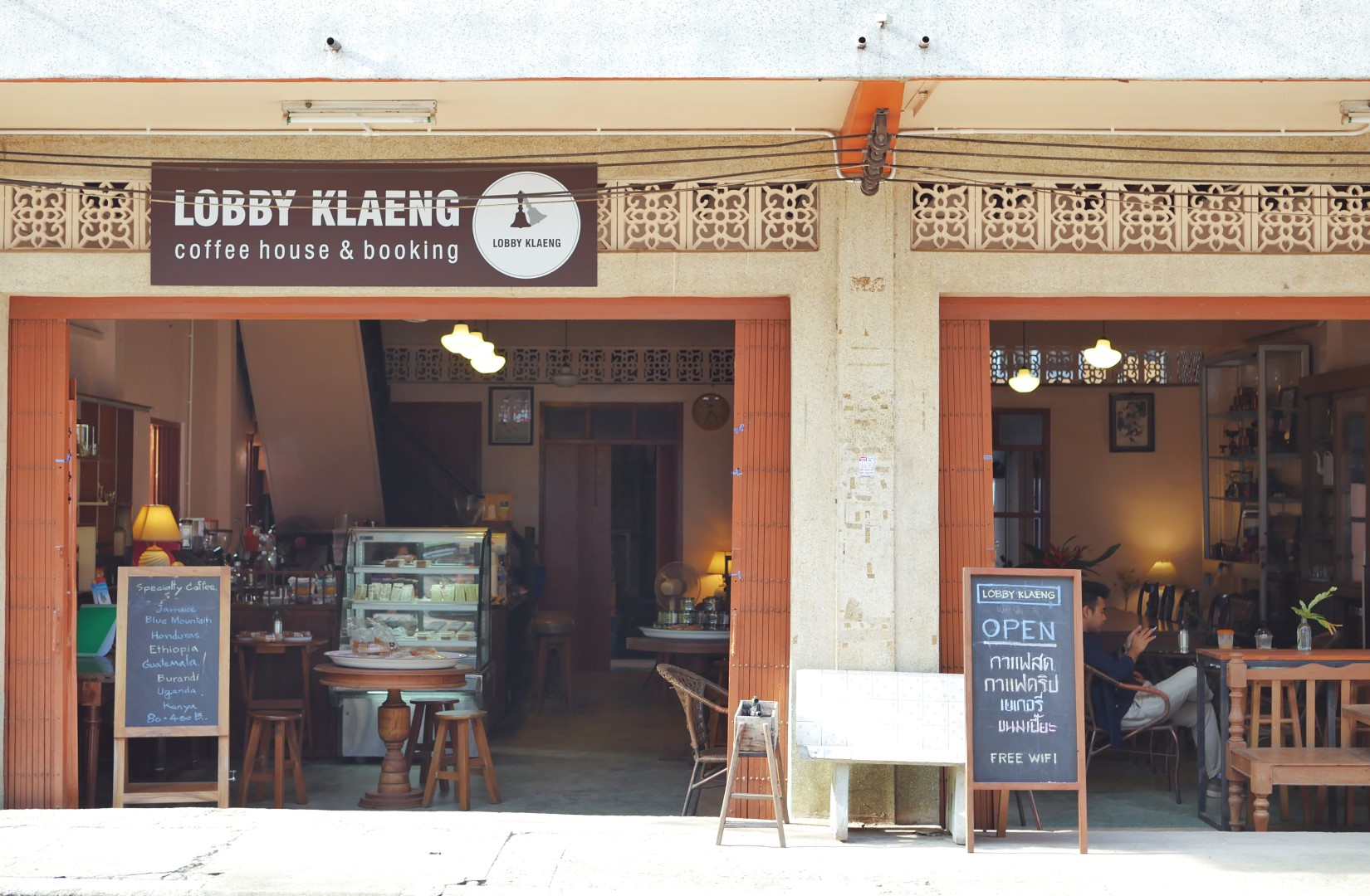 Lobby Klaeng ร้านกาแฟที่รินจากหัวใจ ความทันสมัยในบรรยากาศกรุงเก่า
