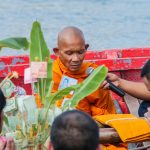 ทอดผ้าป่ากลางน้ำ-03-Medium